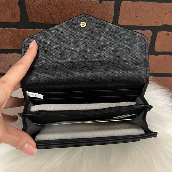 Faux-Leather Black Wallet Snap Closure Minimalist Classic Timeless Everyday - Picture 4 of 6